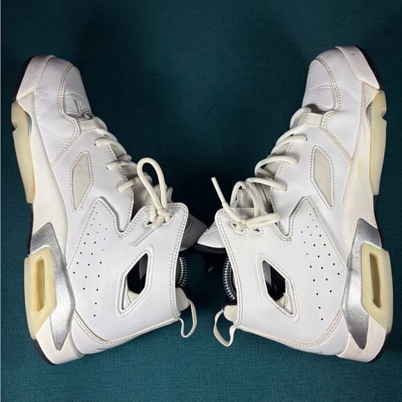 Size 7Y/8.5Women - Nike Jordan white/black,silver shoes - Picture 6 of 9